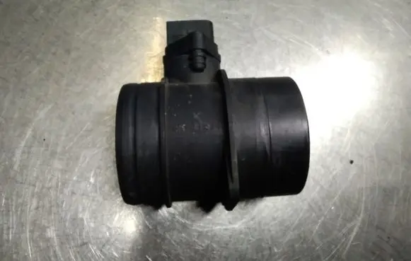 Volkswagen Golf IV Mass air flow meter 0280217529