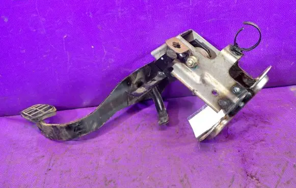 Mitsubishi Colt Clutch pedal MR955197