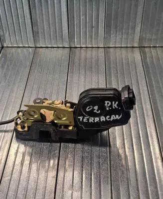 Hyundai Terracan Front door lock