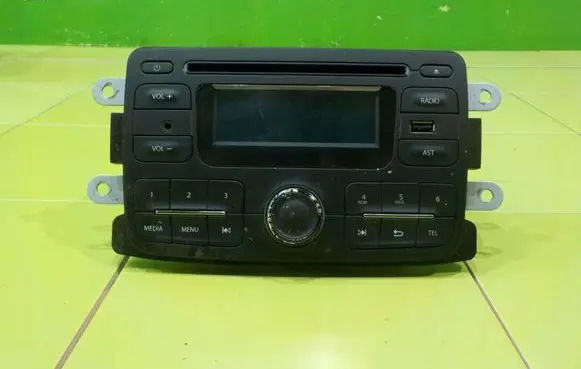 Dacia Sandero II Radio/CD/DVD/GPS head unit 281150132R XP239