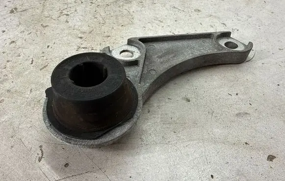 Chevrolet Camaro Muffler mount bracket/holder 23200936