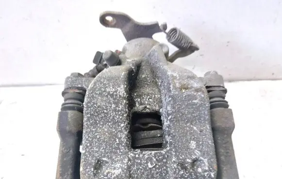 Toyota Avensis T270 Rear brake caliper