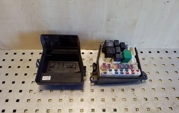 Mazda Premacy Fuse module