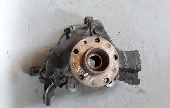 Front wheel hub