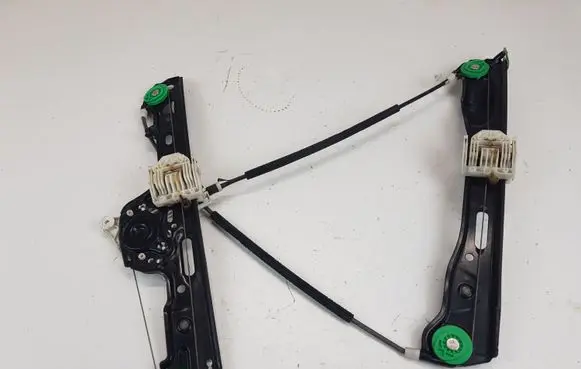 BMW 1 E81 E87 Front window lifting mechanism without motor 7067795S 7138465E