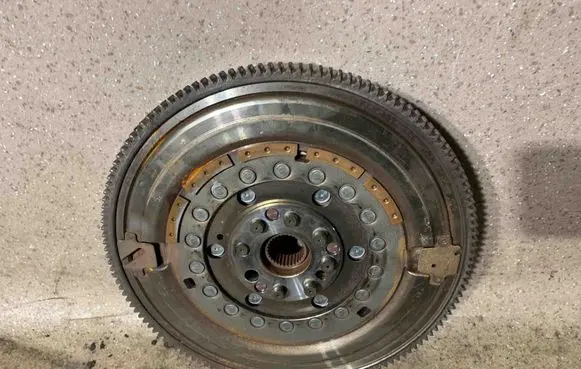 BMW 2 F46 Flywheel 865563804
