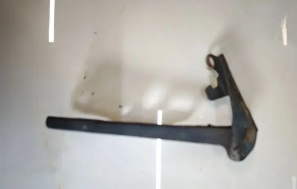 Engine bonnet/hood hinges