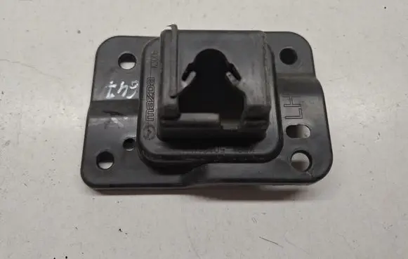 Mazda CX-5 II Front bumper mounting bracket KB8A50161