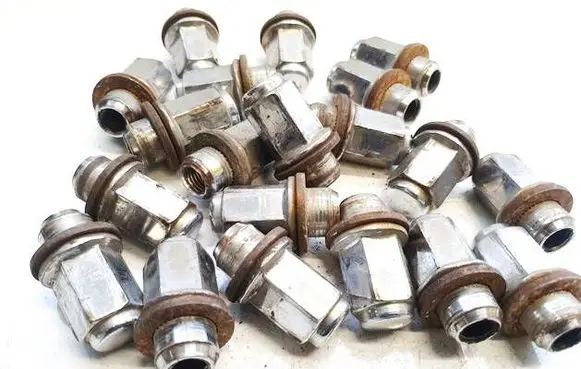 Toyota Avensis T250 Nuts/bolts 