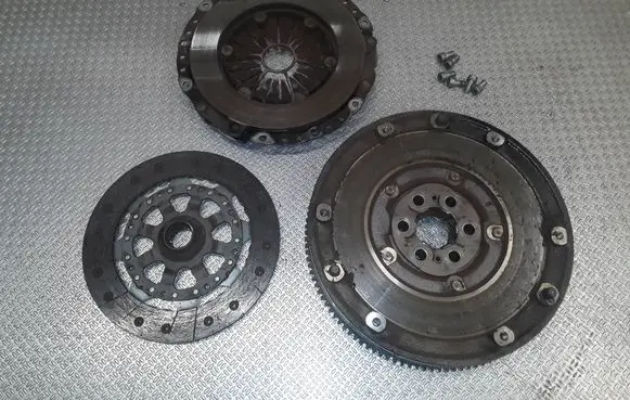 BMW 1 E81 E87 Clutch set kit 7526267 7526268DE 7515086