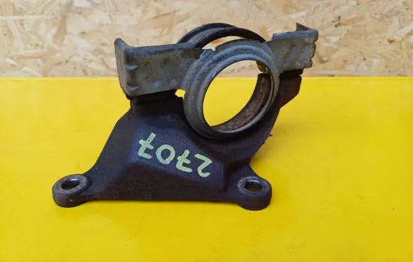 Ford C-MAX I Driveshaft support bearing bracket