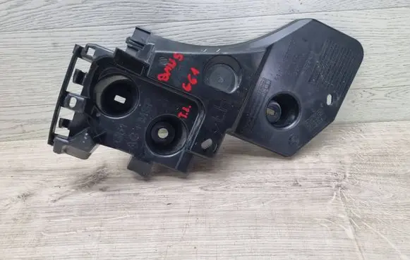 BMW 5 G60 Rear bumper mounting bracket 5A0F8B1