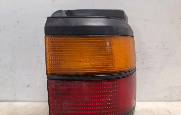 Volkswagen PASSAT B3 Rear/tail lights 333945113