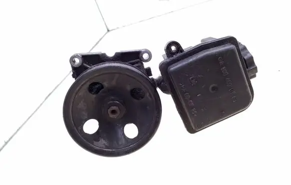 Mercedes-Benz S W220 Power steering pump A0004600183