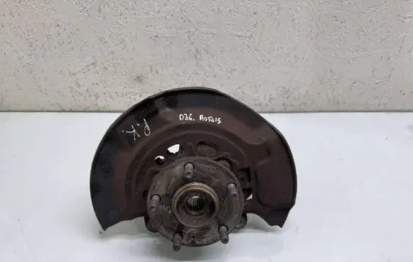 Toyota Auris E180 Front wheel hub