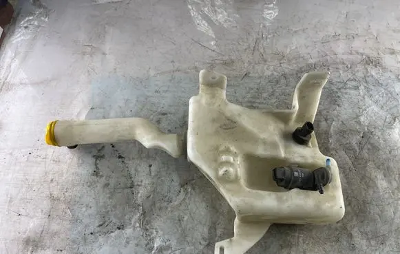 Opel Signum Windshield washer fluid reservoir/tank