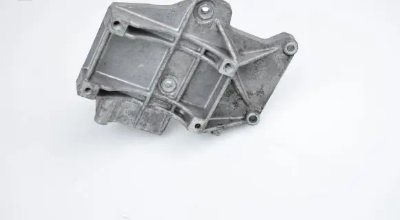 Audi A4 S4 B5 8D Engine mounting bracket 058260885C