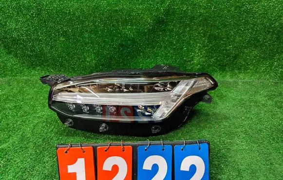 Volvo XC90 Headlight/headlamp 32228688