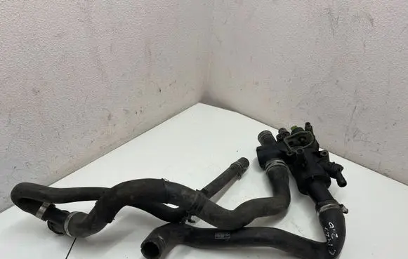 Ford C-MAX I Thermostat/thermostat housing 9656182980 3M5H8260CH