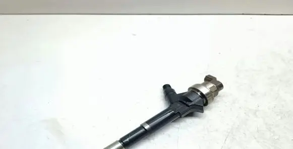 Opel Mokka Fuel injector 55567729
