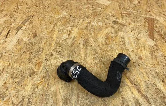 BMW X2 F39 Engine coolant pipe/hose 8658482