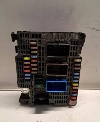 Peugeot 508 Fuse module 9674922080