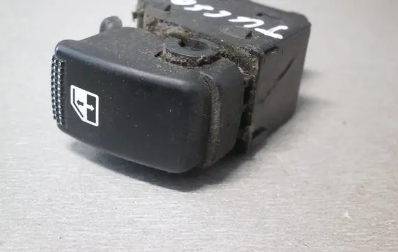 Hyundai Tucson JM Electric window control switch