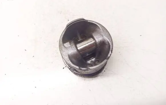 BMW 5 E60 E61 Piston 7657