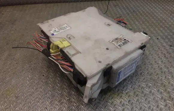 Lexus IS 220D-250-350 Fuse box set 8273053022