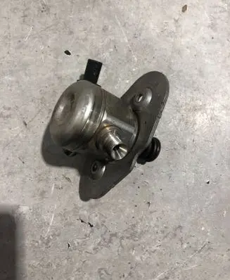 BMW 7 G11 G12 Fuel injection high pressure pump 0261520415 13518643464 8643464