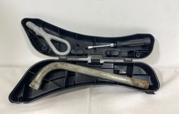 Audi A4 S4 B6 8E 8H Tool set 8E0012111