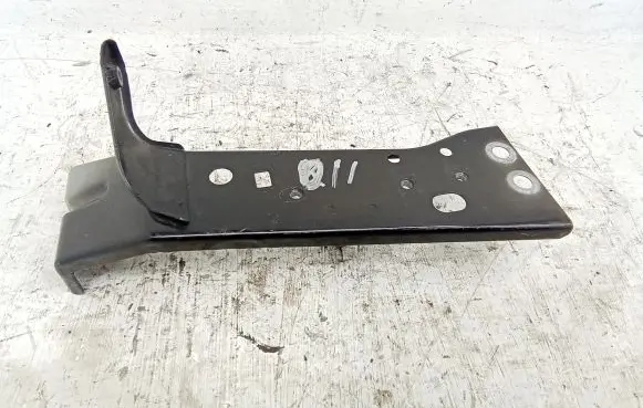Mazda 3 III Fender mounting bracket