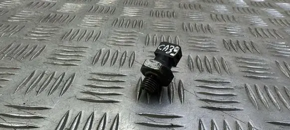 Toyota Avensis T270 Oil pressure sensor 861127301