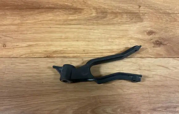 Opel Astra H Radiator mount bracket 13162131 43300890