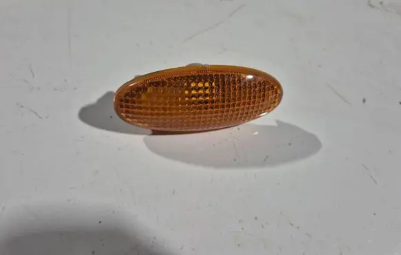 Nissan Almera Tino Front fender indicator light 23676210