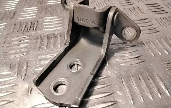 Toyota Avensis T250 Front door upper hinge