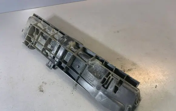 BMW 1 E81 E87 Radiator mount bracket 7524912 17107524912