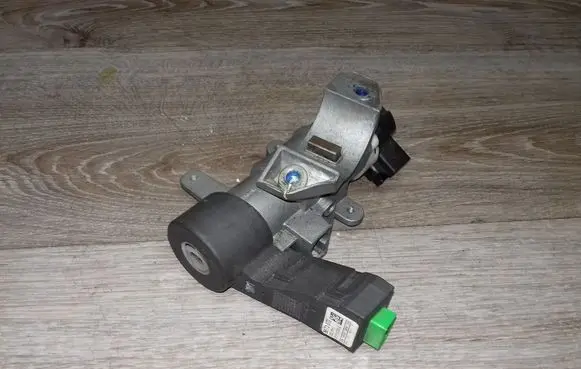 Volvo V70 Ignition lock 510130020 8673073 8645228