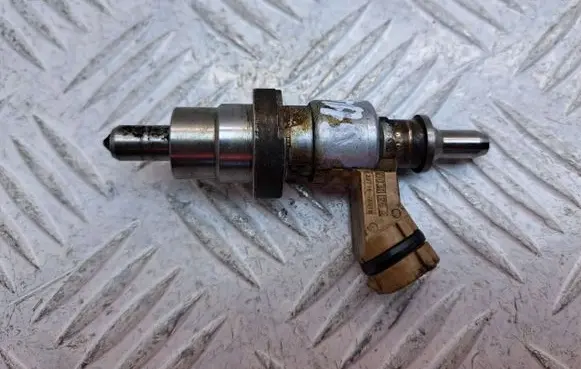 Toyota Corolla Verso AR10 Fuel injector 2371026010 2371026011 2371026012