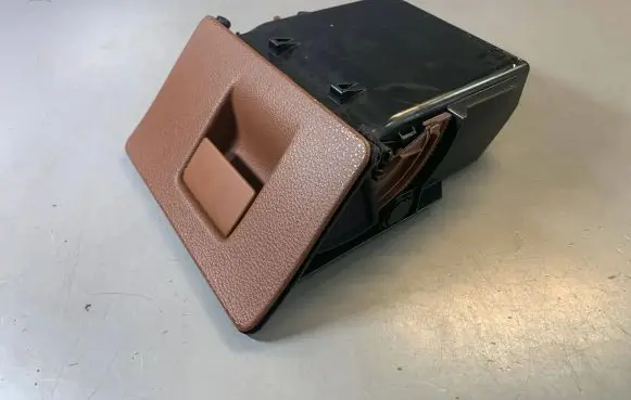 BMW 5 GT F07 Glove box 9199127 221672