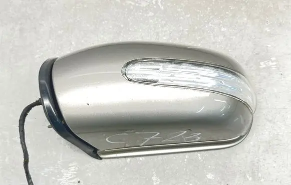 Mercedes-Benz C W203 Front door electric wing mirror 413133419