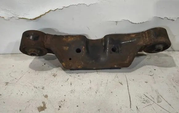 Subaru Legacy Rear differential/diff mount bracket 41310AG023