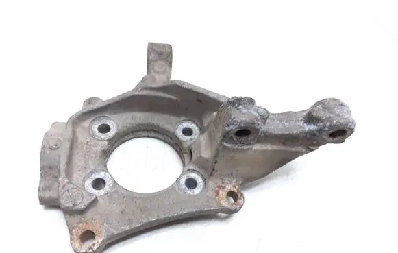 Volvo V70 Front wheel hub 9461943