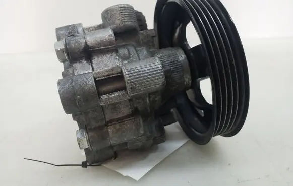 Toyota Corolla Verso AR10 Power steering pump 4431005100