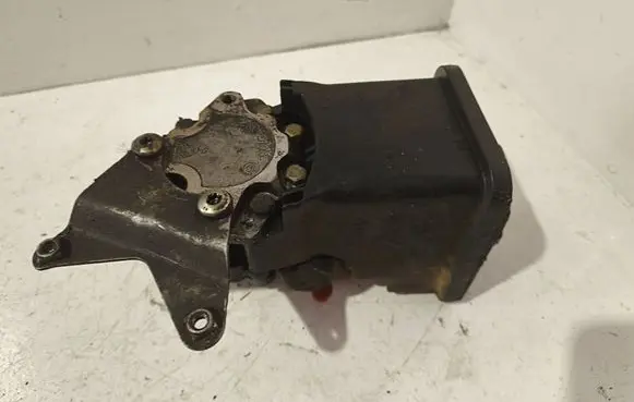 BMW X5 E53 Power steering pump 91208