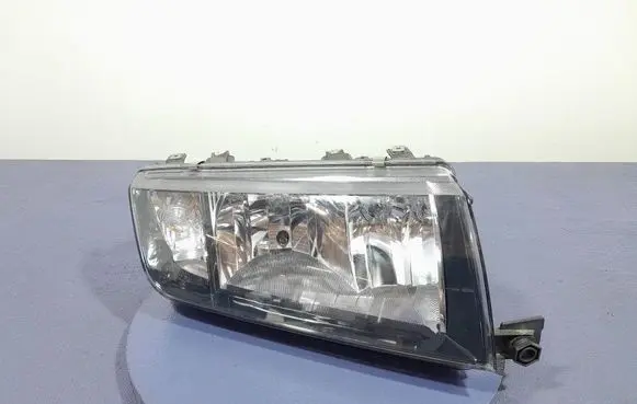 Skoda Fabia Mk1 (6Y) Headlight/headlamp 
