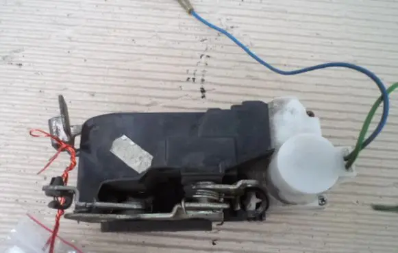 Fiat Punto (188) Rear door lock