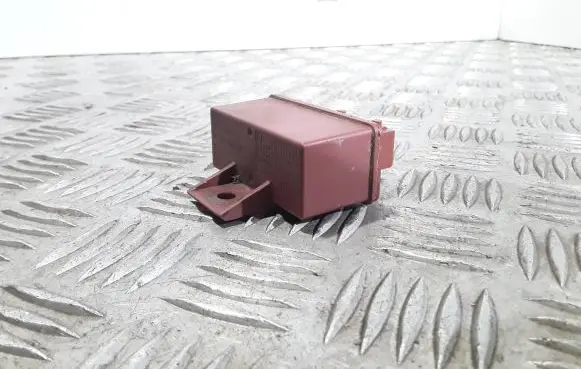Peugeot 607 Fuel pump relay 9629945980
