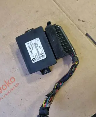 BMW 5 F10 F11 Hand brake control module 6798113 23122010 32620231A