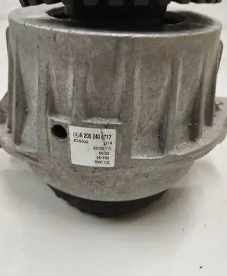 Mercedes-Benz C W205 Engine mount bracket A2052406717
